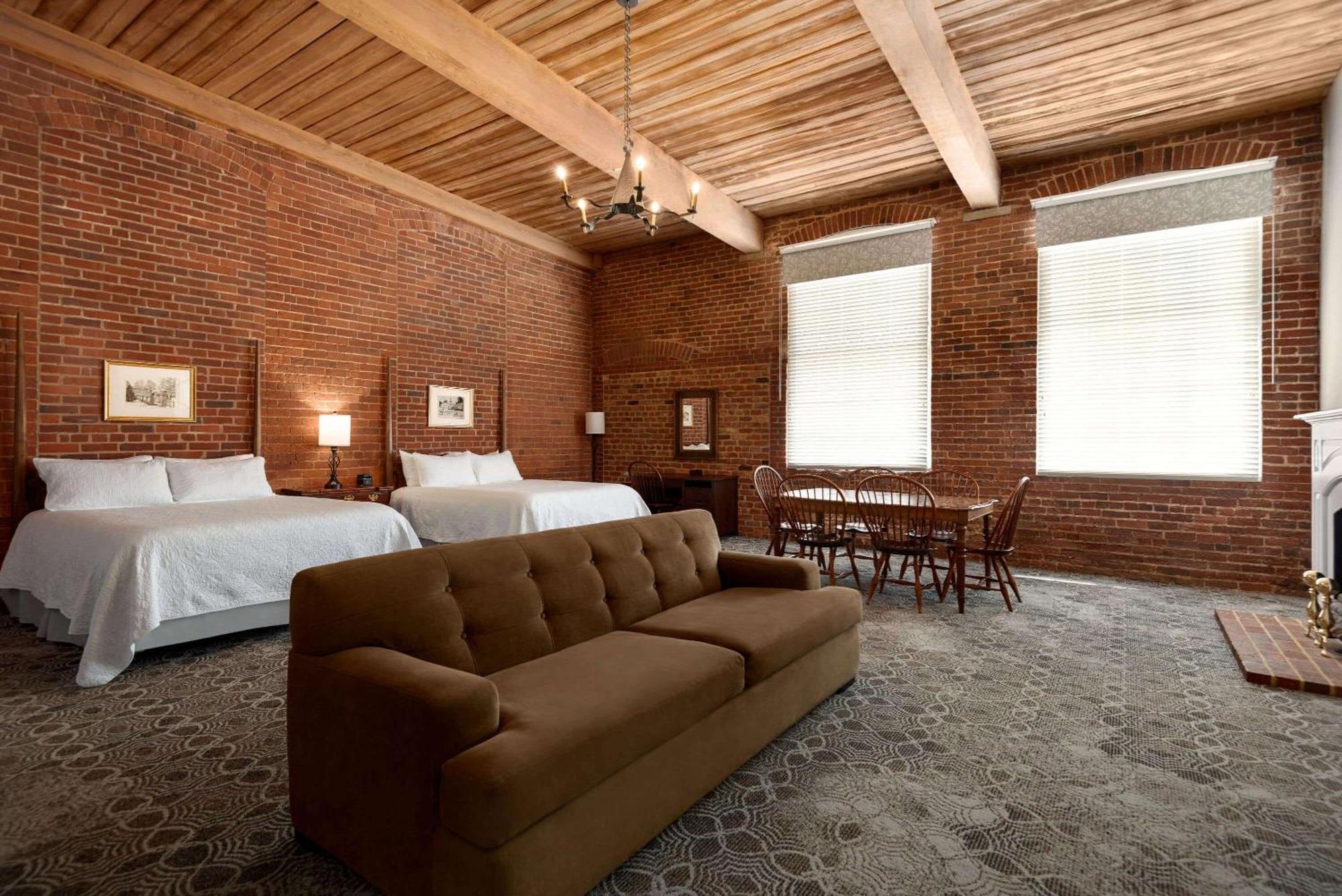The Historic Brookstown Inn, Trademark Collection By Wyndham Winston-Salem Eksteriør bilde